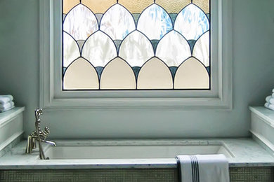 バーミングハムにある高級なコンテンポラリースタイルのおしゃれな浴室の写真
