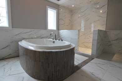 Example of a trendy bathroom design in New York