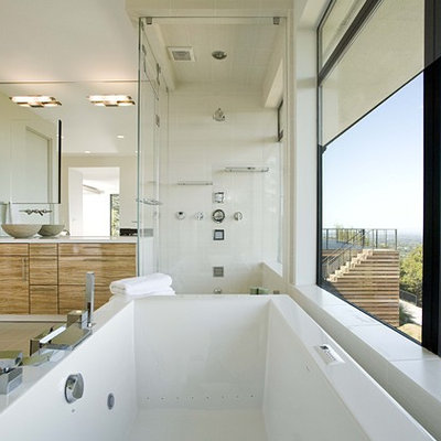 Trendy bathroom photo in San Francisco with a vessel sink
