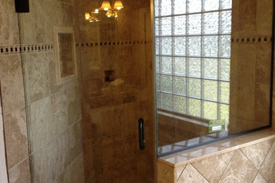 ジャクソンにあるトラディショナルスタイルのおしゃれな浴室の写真