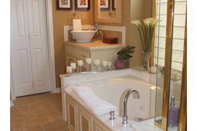 Example of an eclectic bathroom design in Dallas