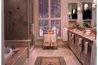 Foto de cuarto de baño principal tradicional grande