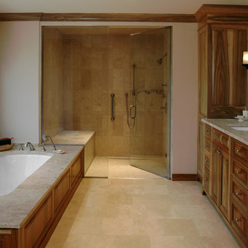 Master Bath w Custom Cabinetry