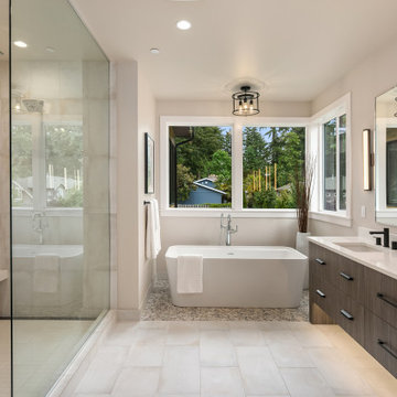 Master Bath with Accented Tile