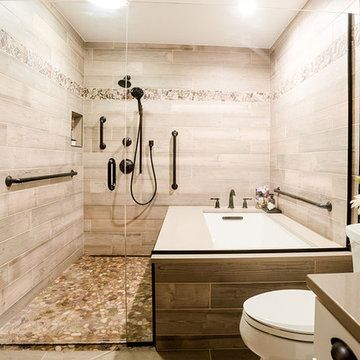 Master Bathroom - Accessible Tub in Shower