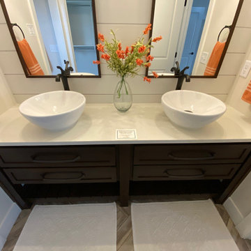 Master Bathroom - Avalon in Oshkosh 2019