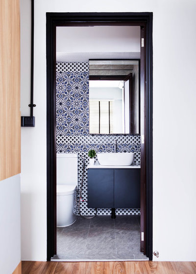 Scandinavian Bathroom by DISTINCTidENTITY Pte Ltd