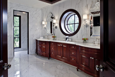 На фото: ванная комната в классическом стиле с врезной раковиной, темными деревянными фасадами, белой плиткой, мраморным полом, фасадами с выступающей филенкой и мраморной плиткой с