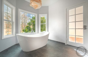 Example of a transitional bathroom design in San Francisco