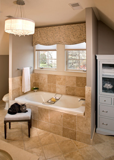 Traditional Bathroom by INVIEW Interior Design