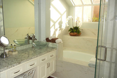 オレンジカウンティにあるトランジショナルスタイルのおしゃれな浴室の写真