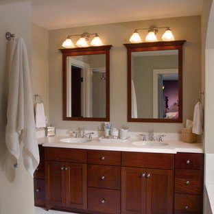 Example of a classic bathroom design in Minneapolis