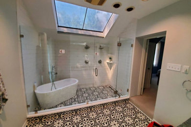 Master Bathroom Tub/Shower w/ Sky Light
