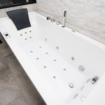 Master Bathtub