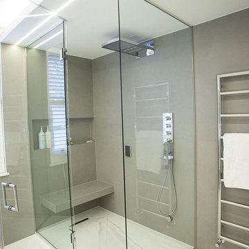 Master en-suite bathroom