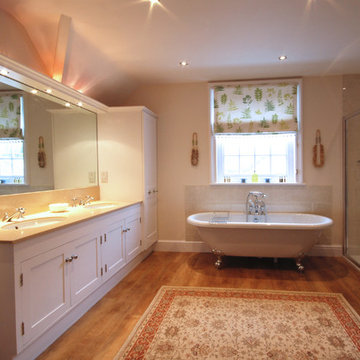 MASTER EN SUITE IN COUNTRY HOUSE