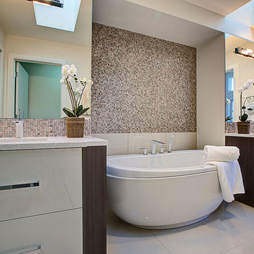 Master Ensuite Tub