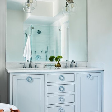 Master Vanity with a Flair