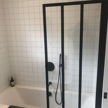 matt white 10 x 10 tiles with black bathroom fittings