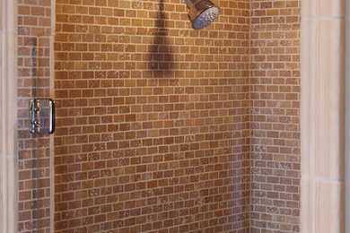シーダーラピッズにあるトラディショナルスタイルのおしゃれな浴室の写真