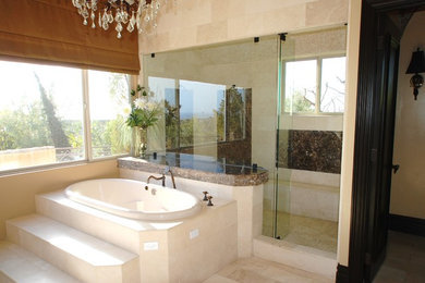 This is an example of a contemporary bathroom in Los Angeles.