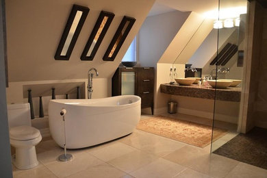 トロントにある高級な広いコンテンポラリースタイルのおしゃれなマスターバスルーム (オープンシェルフ、タイルの洗面台、茶色いタイル) の写真