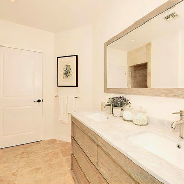 75 Badezimmer mit Travertinfliesen und weißer Waschtischplatte Ideen