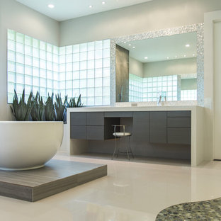 Example of a minimalist bathroom design in Houston