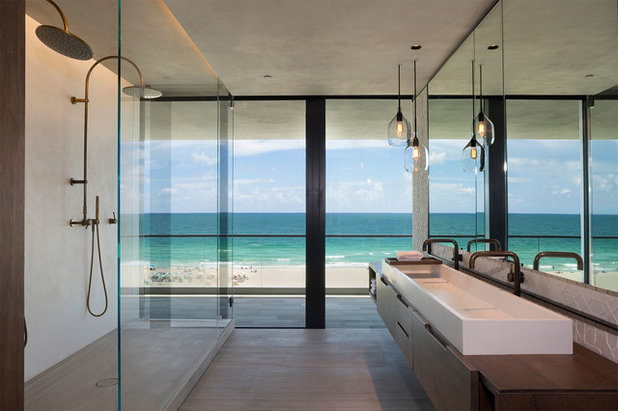 コンテンポラリー 浴室 by Woolems Luxury Builders