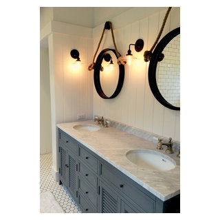 Michigan Lakefront Home - Beach Style - Bathroom - Chicago - by Jessica