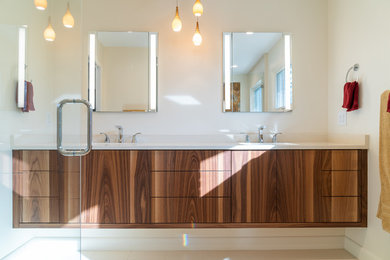 Example of a 1950s bathroom design in Raleigh