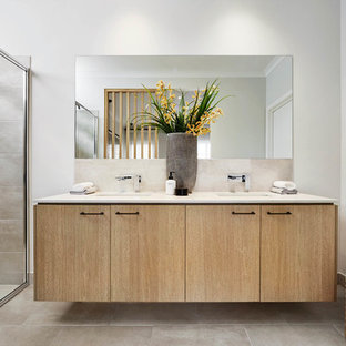 Inspiration for a contemporary bathroom in Melbourne.