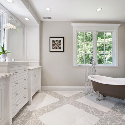 Elegant claw-foot bathtub photo in San Francisco