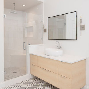 75+ Badezimmer mit Spiegelfliesen und Mosaik-Bodenfliesen Ideen