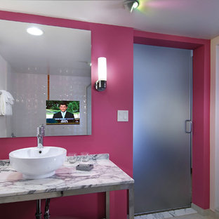 Example of a minimalist bathroom design in Las Vegas