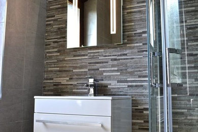 This is an example of a contemporary bathroom in Glasgow.