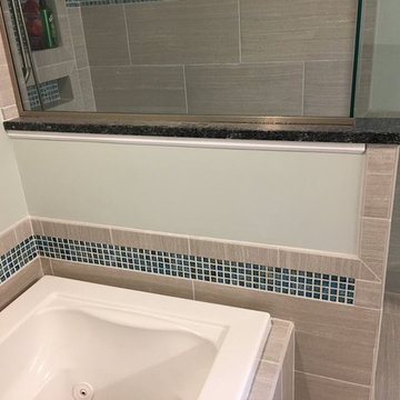 Modern Bathroom - detail trim