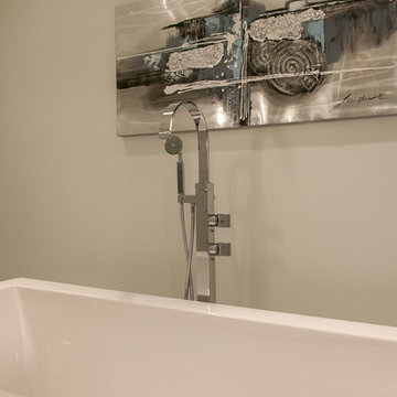Modern Bathroom Freestanding Tub with Sprayer Fixture