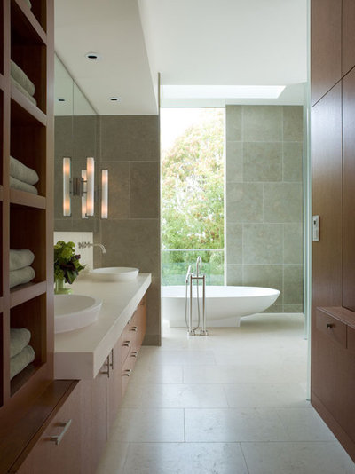 Rustic Bathroom by Sutton Suzuki Architects