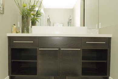 Design ideas for a modern bathroom in Calgary.