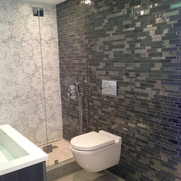Modern bathroom with glass mosaic and hand cut mosaic