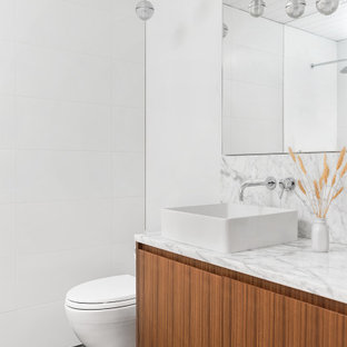 75+ Badezimmer mit schwarzem Boden und Holzdielendecke Ideen & Bilder