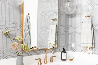 ダラスにある北欧スタイルのおしゃれな浴室の写真