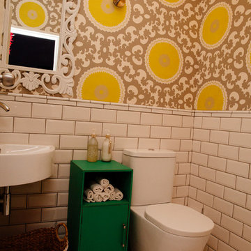 Modern Floral Wallpaper Brightens Compact Bathroom
