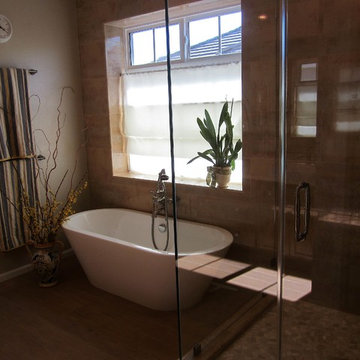 Modern Luxurious Master Bathroom