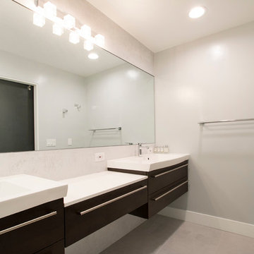 Modern Master Bathroom in Pasadena