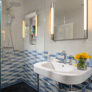 Foto de cuarto de baño actual con lavabo tipo consola