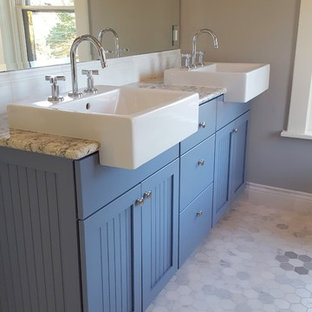 75+ Badezimmer mit blauen Fliesen und Granit-Waschbecken/Waschtisch