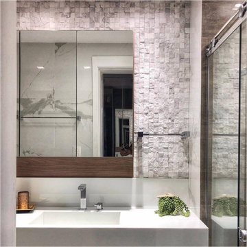 Modern white bathroom with white textured stone backslash