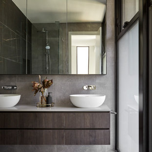 Inspiration for a modern bathroom in Melbourne.